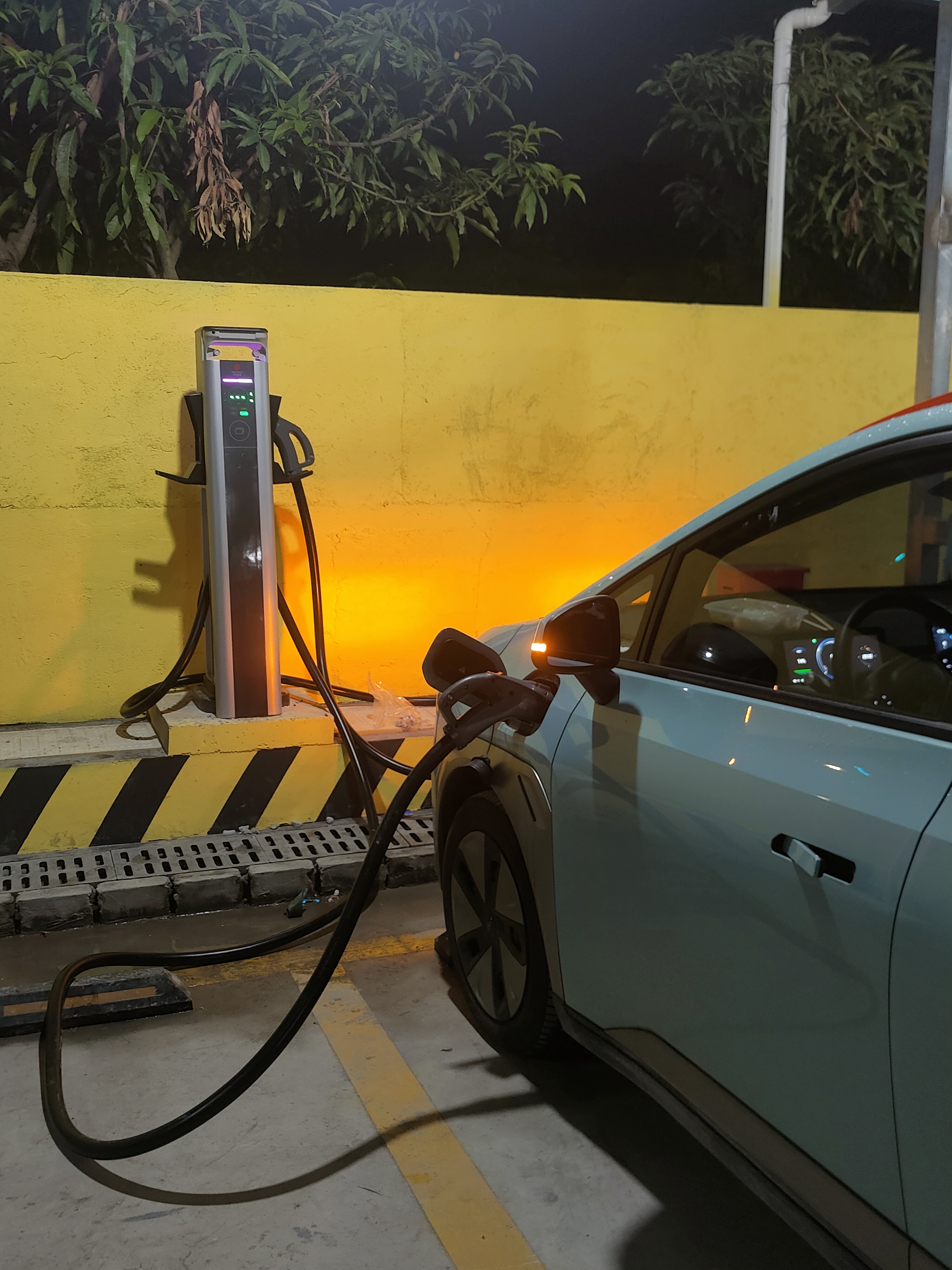 利華能源科技(東莞)有限公司新裝SCB14-2500kVA配電安裝及充電樁工程